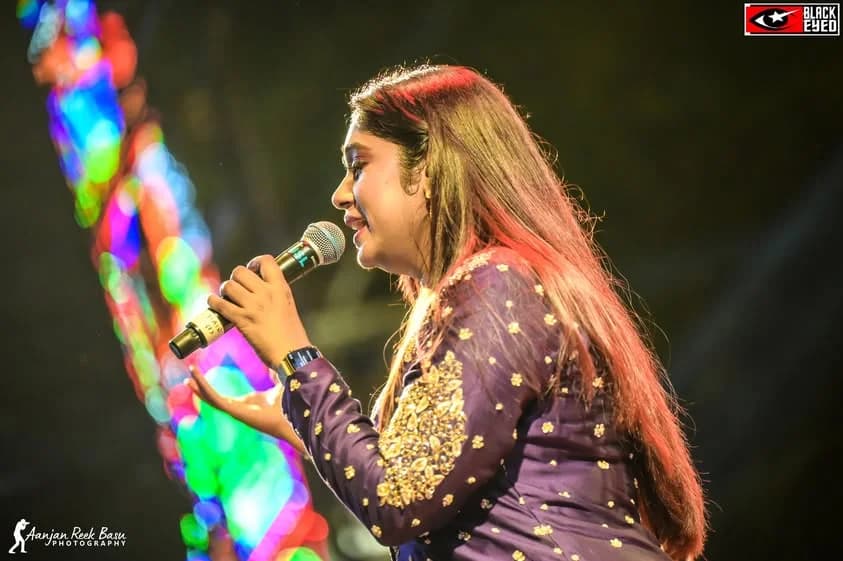 Antara Mitra Live at Beleghata — event photograph 5