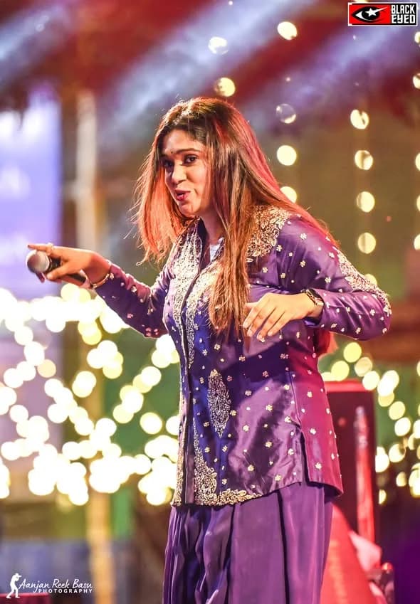 Antara Mitra Live at Beleghata — event photograph 15