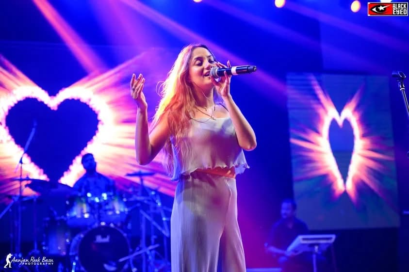 Aakanksha Sharma Live at College of Medicine & JNM Hospital — event photograph 13