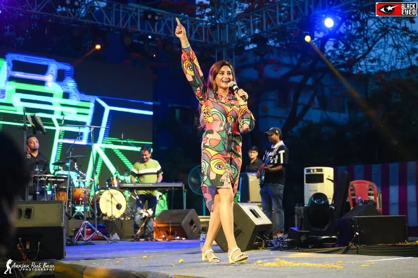 Trissha Chatterjee Live at Prafulla Chandra College — event photograph 8
