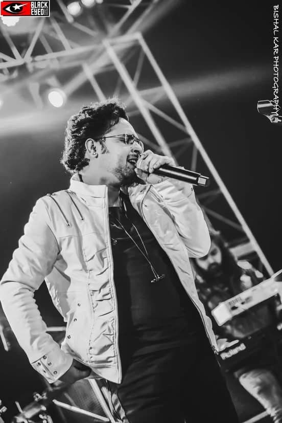 Emon Chatterjee Live — event photograph 17