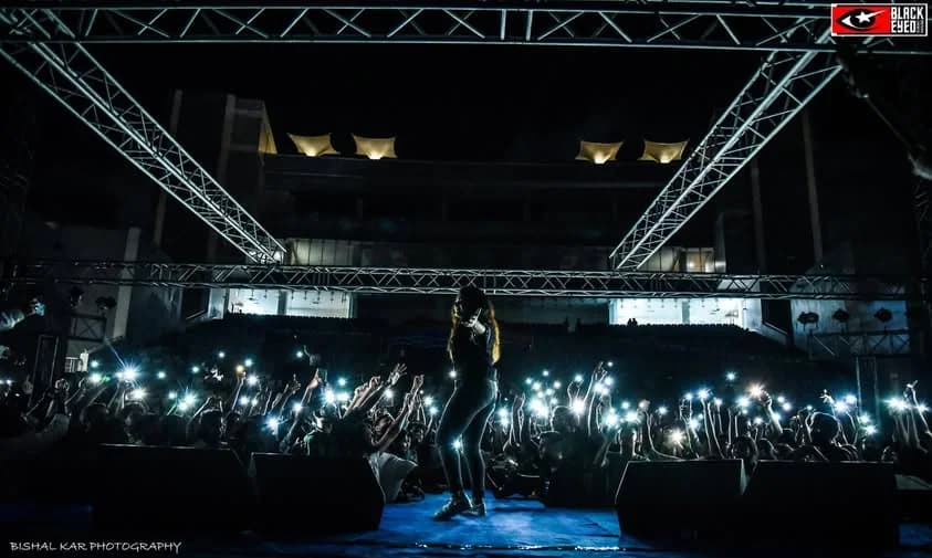 Aditi Singh Sharma Live — event photograph 2