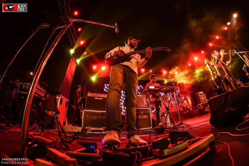 Surojit O Bondhura Live — event photograph 16
