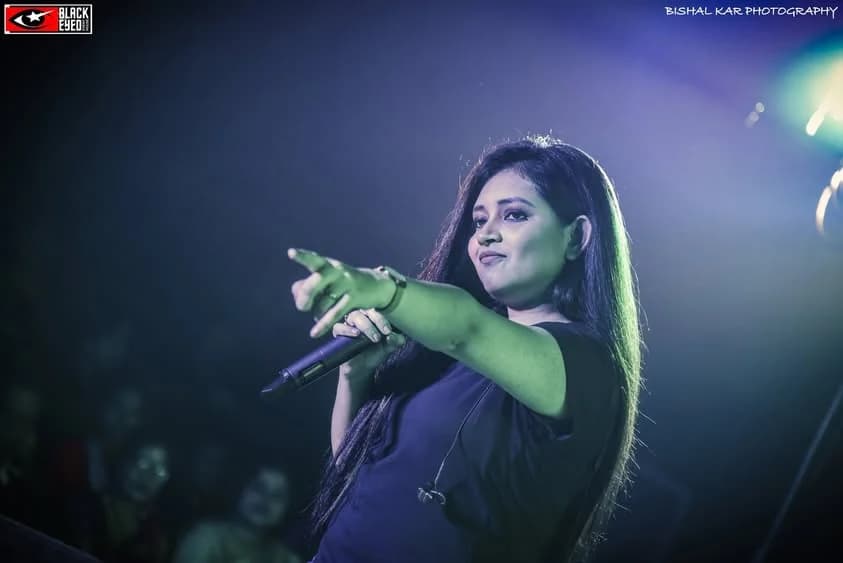 Prashmita Paul Live at Krishnanagar — event photograph 11