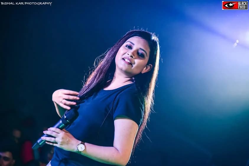 Prashmita Paul Live at Krishnanagar — event photograph 12