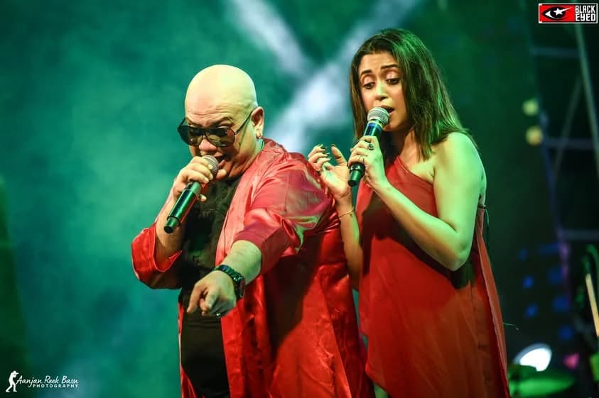Samidh & Urvi LIVE — event photograph 2