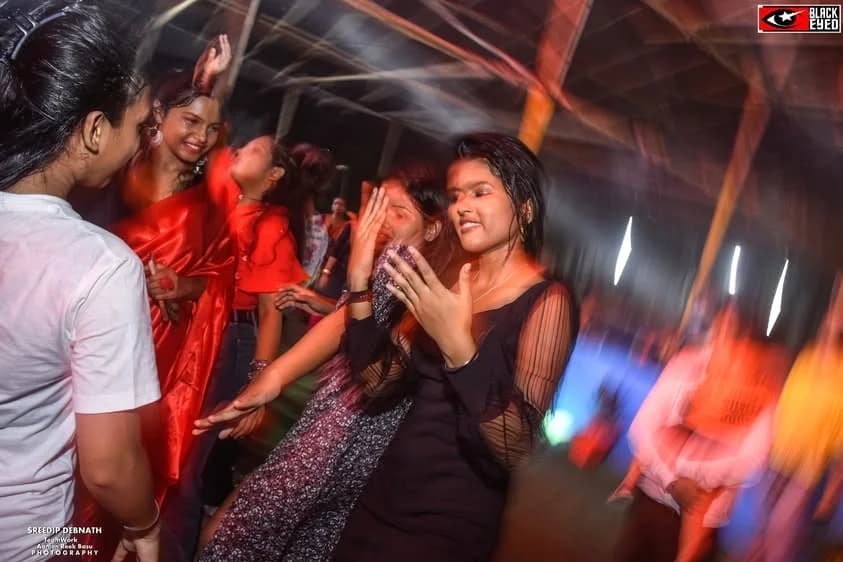 Samidh & Urvi LIVE — event photograph 9