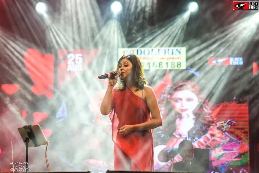 Samidh & Urvi LIVE — event photograph 12