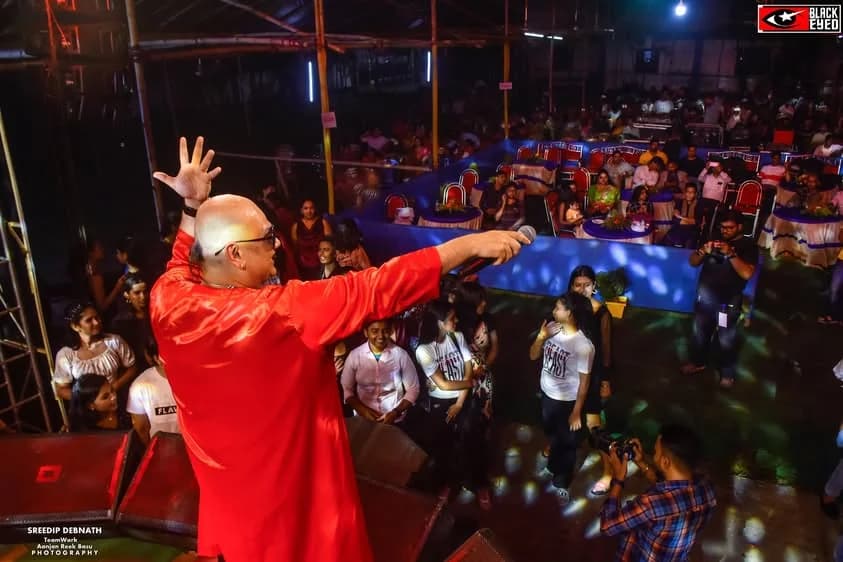 Samidh & Urvi LIVE — event photograph 18