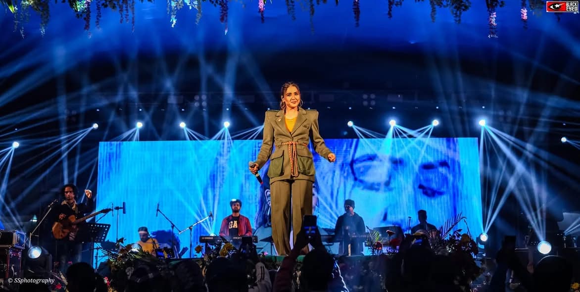 Neeti Mohan Live in Concert — event photograph 5
