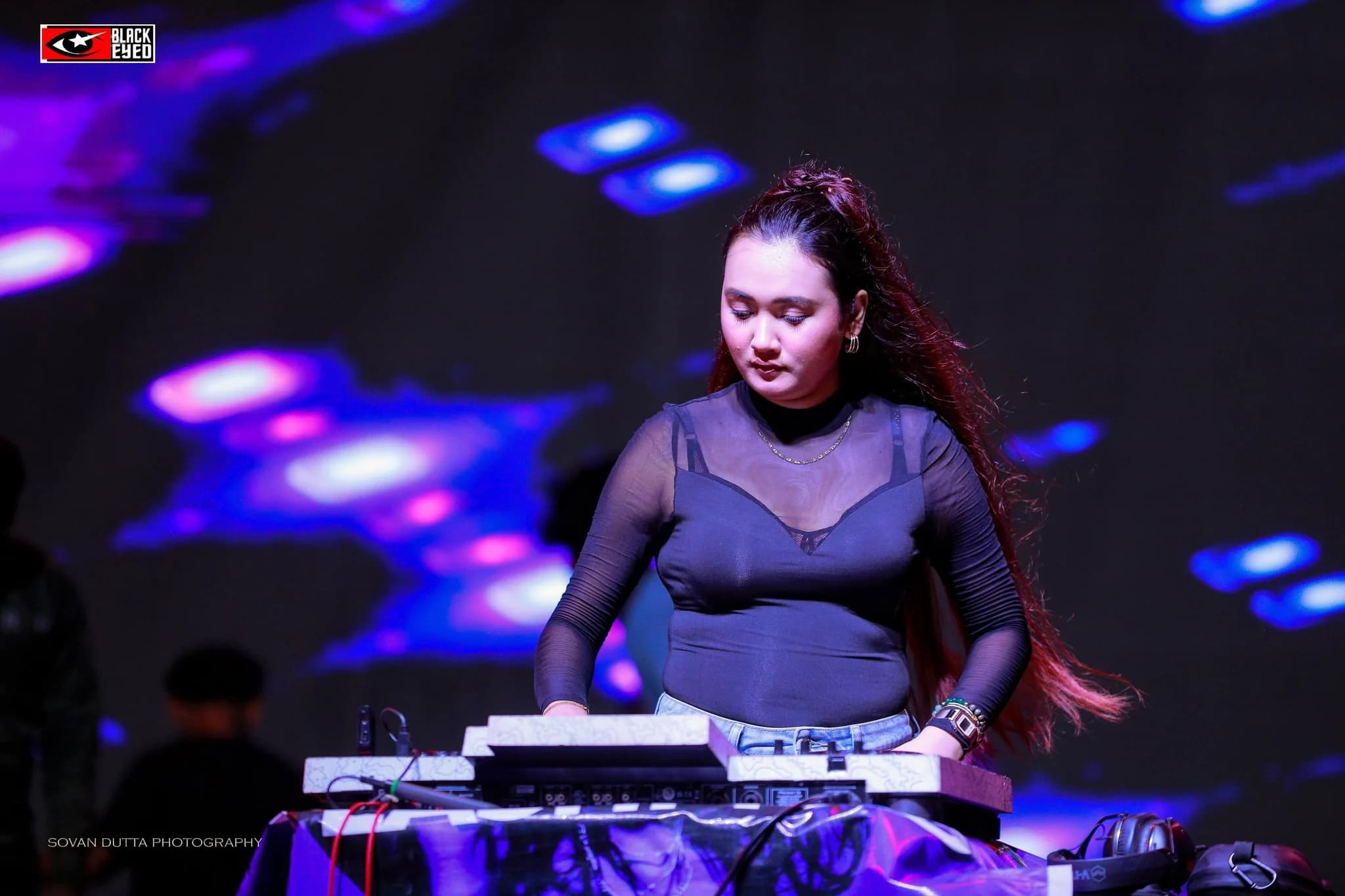 Tania Dey live performance — BlackEyed event photograph 127