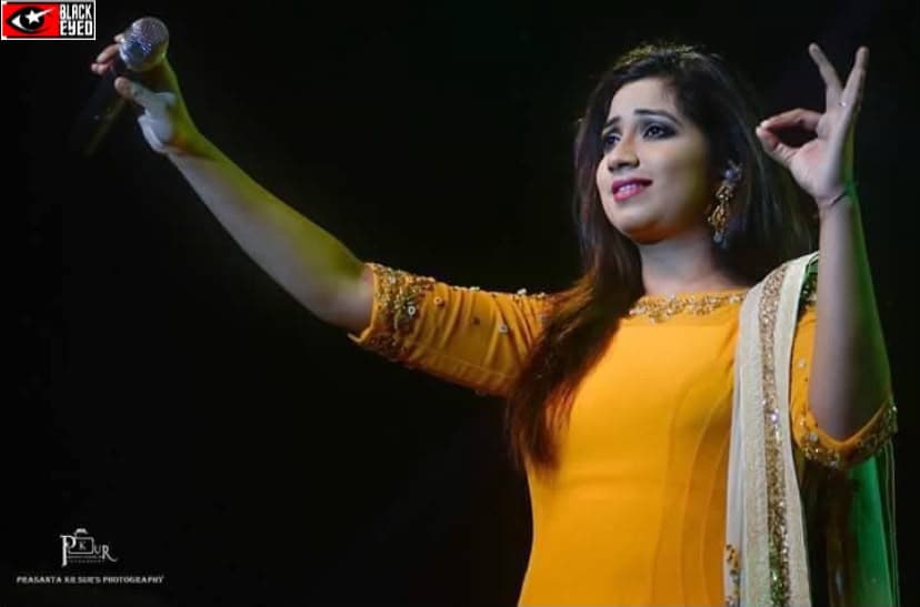 Shreya Ghoshal performing live at a BlackEyed event